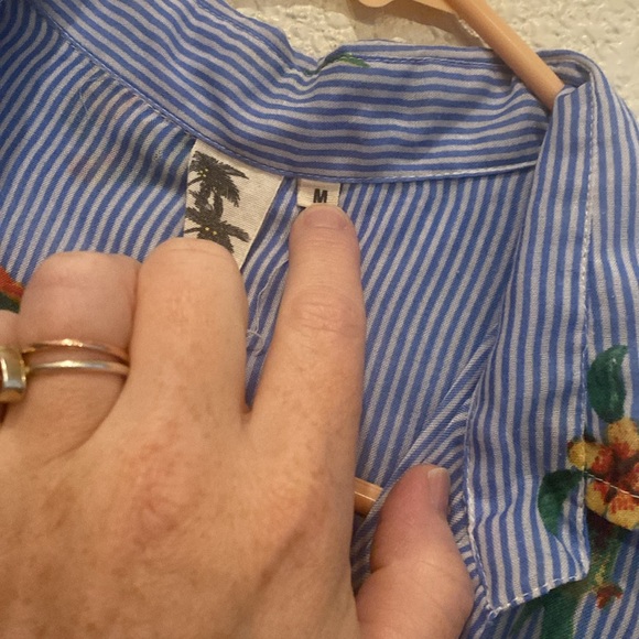 EUC over size shirt/ swimsuit cover up. Blue white stripes with parrots, medium. - Picture 4 of 5